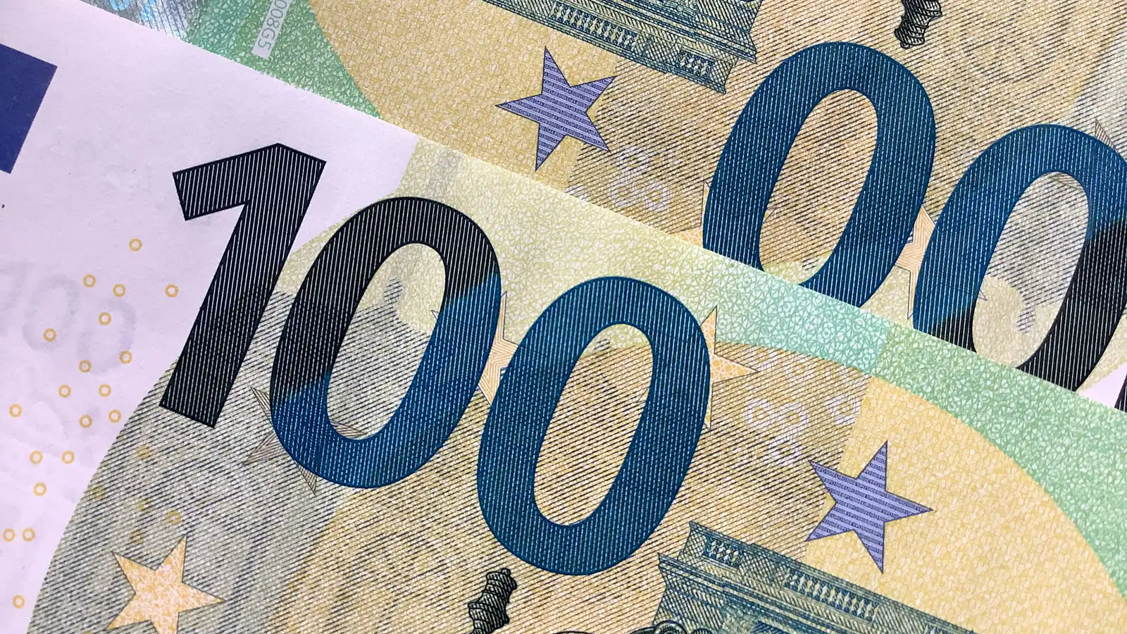 Billetes de 100 euros, análisis de la rentabilidad de una farmacia